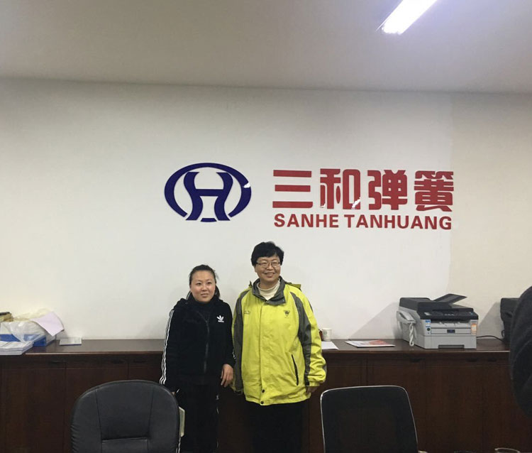 台灣客(ke)戶來我司合影(yǐng)