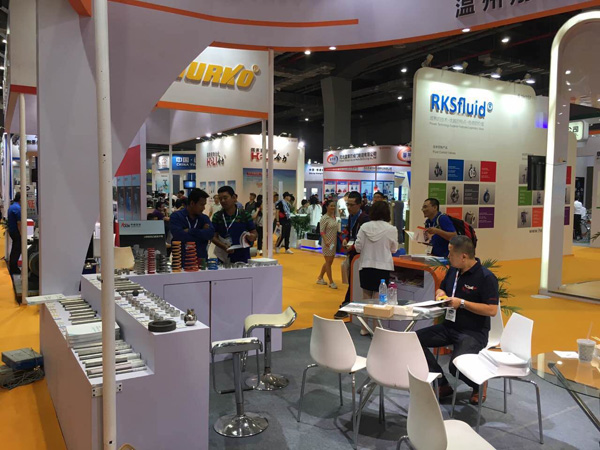 2017年(nián)三和彈簧(huang)第六屆上(shàng)海國際泵(beng)閥展